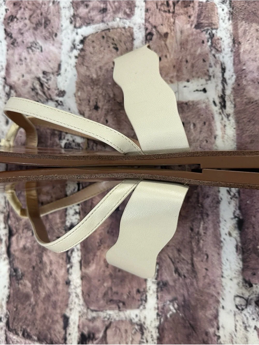kensie Cream Scalloped Strap Toe-Loop Sandals